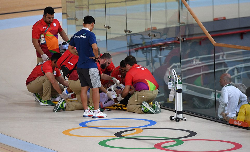 Bị ngã đau, tay đua xe đạp người Italia vẫn giành HCV Olympic - 6 Sanghoon Park (Hàn Quốc) chấn thượng nặng sau tai nạn
