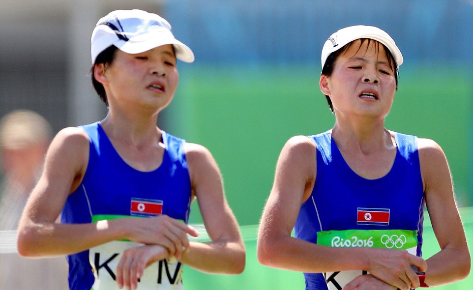 Chị em song sinh Kim Hye-Gyong và Kim Hye-Song (CHDCND Triều Tiên) cũng song hành về đích với thời gian như nhau: 2 giờ 28 phút 36 giây, lần lượt đứng thứ 10 và 11