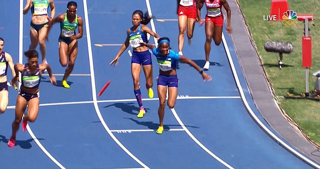 Đội chạy tiếp sức 4x100m nữ Mỹ vẫn vào chung kết dù đánh rơi gậy - 2 ... Allyson Felix đánh rơi tín gậy