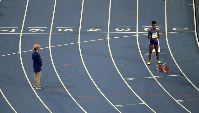 Đội chạy tiếp sức 4x100m nữ Mỹ vẫn vào chung kết dù đánh rơi gậy - 5 Đội tuyển Mỹ được đặc cách thi lại