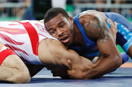 Những vận động viên và đội bóng bất khả chiến bại tại Olympic 2016 - 5 Jordan Burroughs đánh bại võ vỉ Bekzok trong môn vật, hạng 74kg, để mang về tấm HCV trong môn không phải thế mạnh của người Mỹ