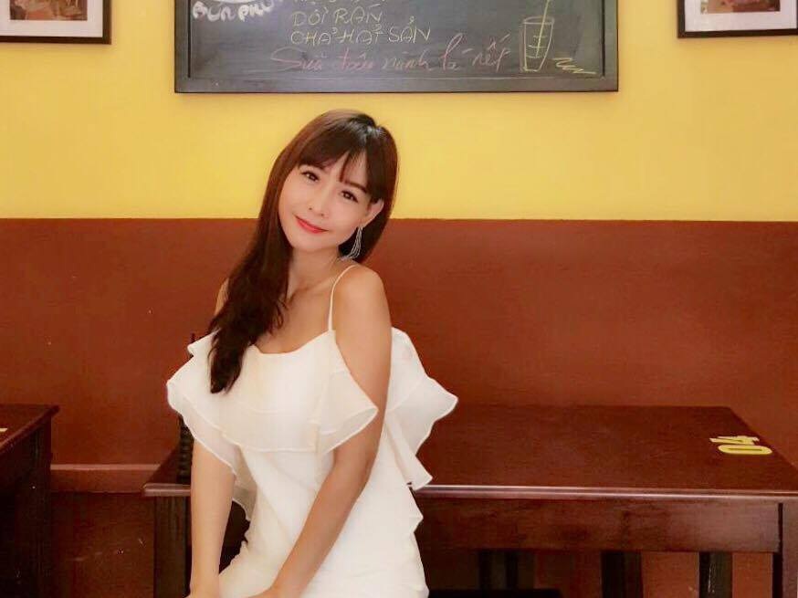 Chủ quán bún đậu "rẽ ngang" đầu tư trăm triệu đồng cho game di động - 2 Chị An Sinh tại quán bún đậu của mình.