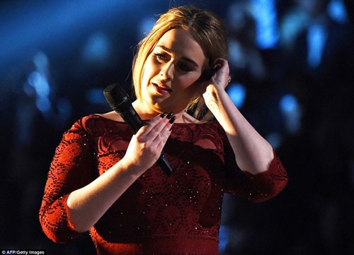 Nữ danh ca người Anh não nề vì phần trình diễn lộ những khiếm khuyết của mình tại Lễ trao giải Grammy 2016