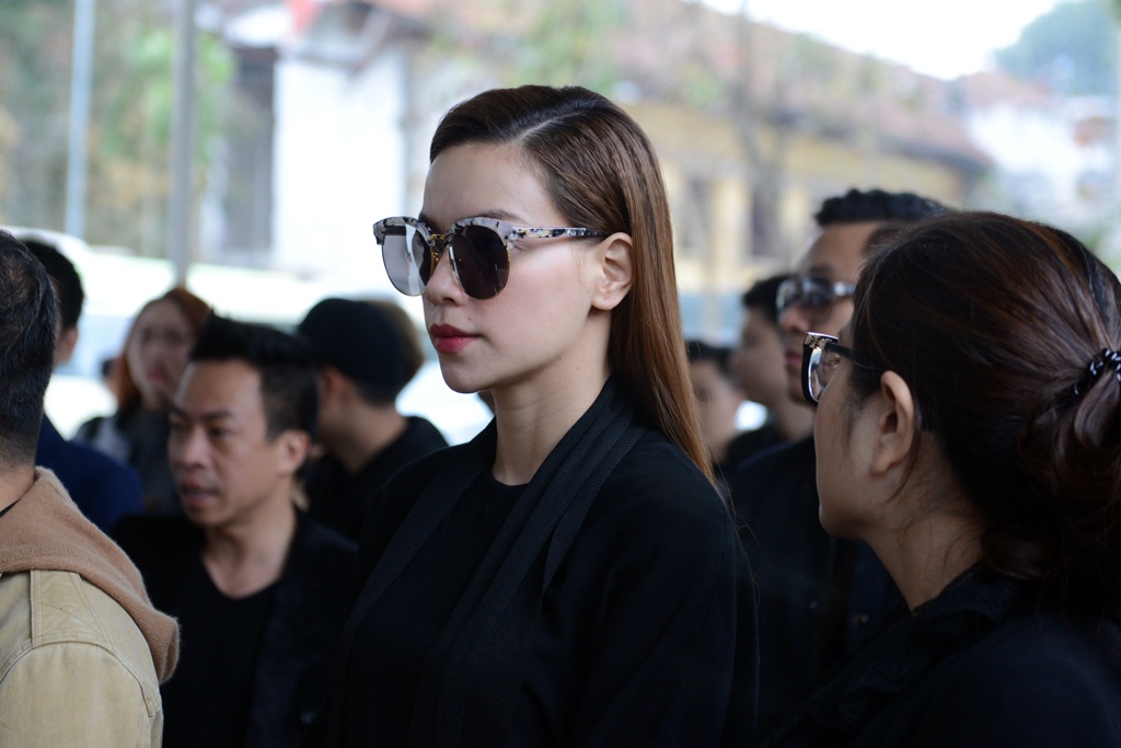 Hồ Ngọc Hà cũng lặng lẽ đến viếng vị nhạc sĩ tài năng