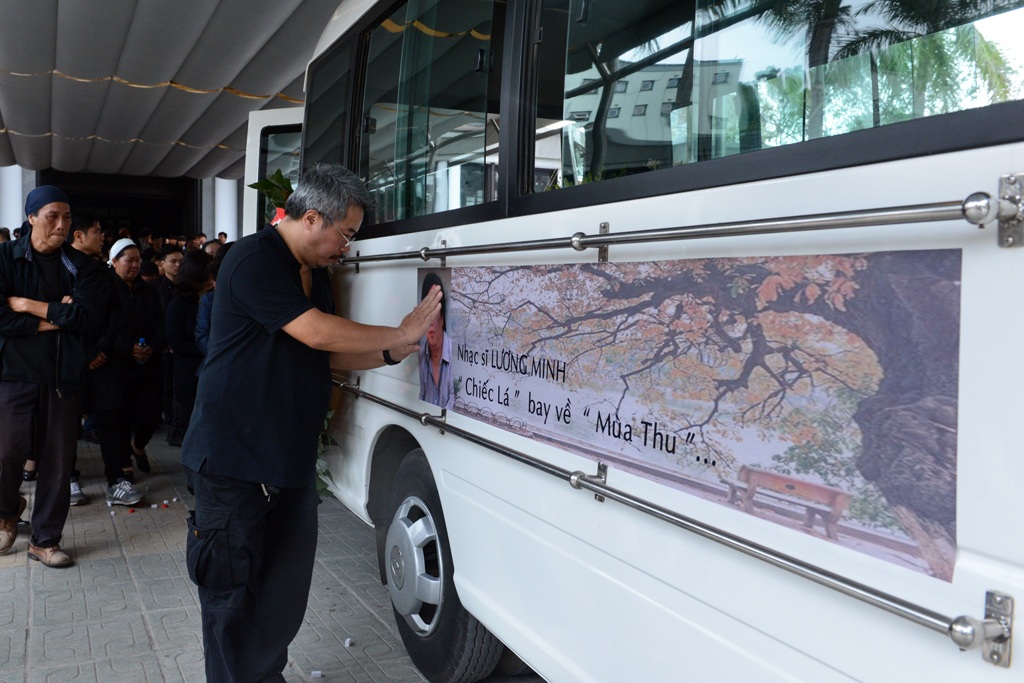 Nhạc sĩ Lương Minh: Chiếc lá bay về Mùa thu...