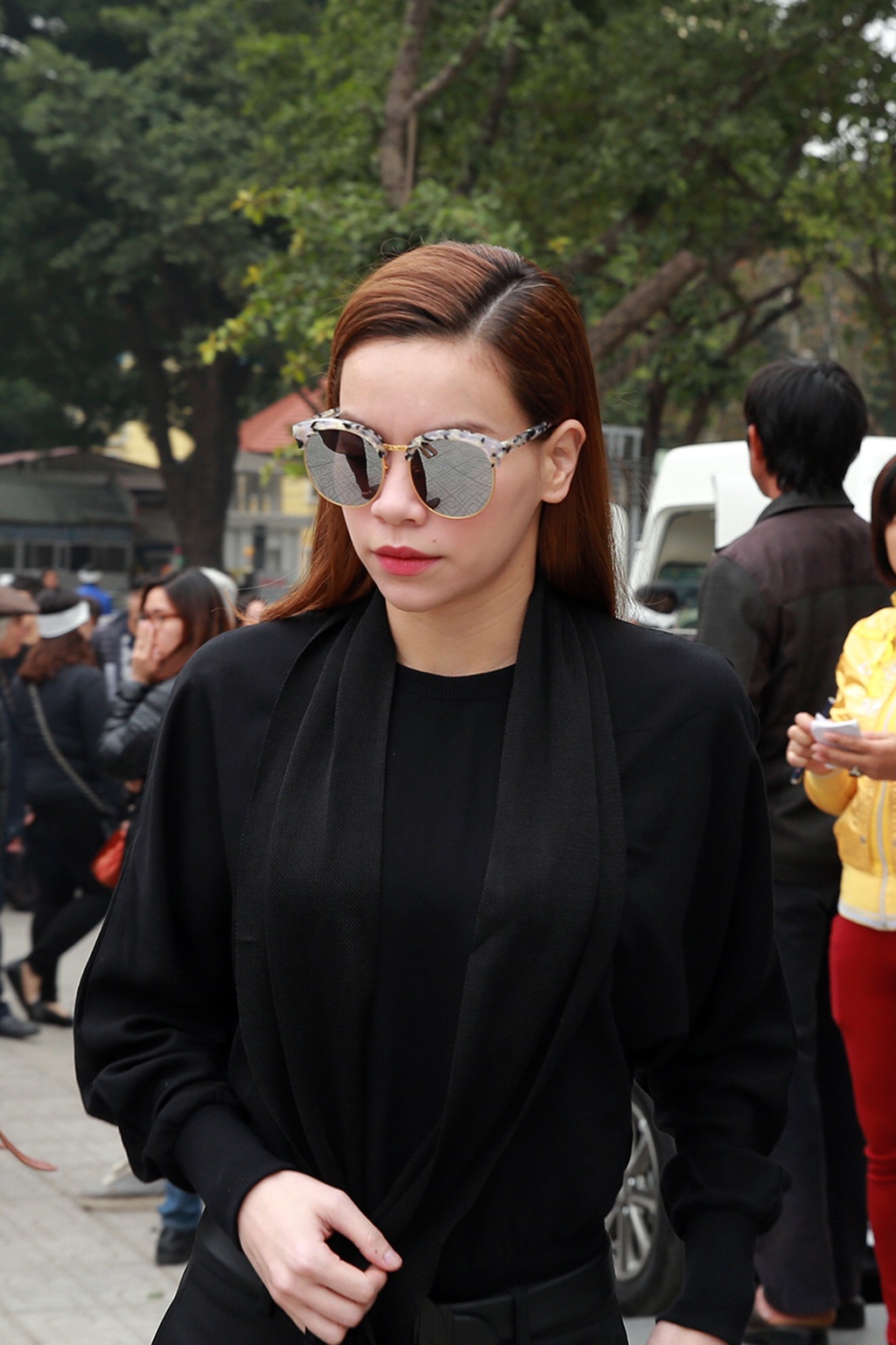 Hồ Ngọc Hà lặng lẽ đến tham dự lễ tang nhạc sĩ Lương Minh - 12