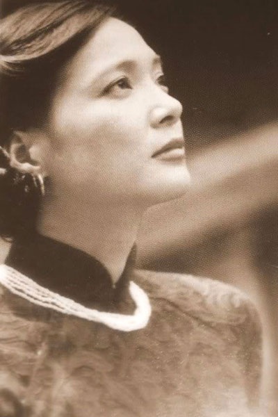 Phạm Việt Thanh: “Có người đợi ngoài cửa chỉ để chạm vào tay Lê Khanh” - 2 Vẻ đẹp dịu ngọt, đáng yêu của Lê Khanh khiến bao trái tim nhung nhớ