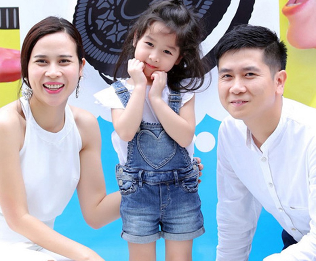 Nhạc sĩ Hồ Hoài Anh: “Lưu Hương Giang rất thiệt thòi...” - 3 Gia đình hạnh phúc của Hồ Hoài Anh- Lưu Hương Giang. Vị nhạc sĩ chia sẻ, vợ anh sắp sinh con thứ 2.