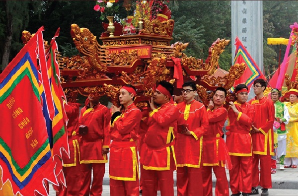 Lễ rước tượng sáp của vua Bảo Đại và hoàng hậu Nam Phương lần đầu tiên tại Việt Nam