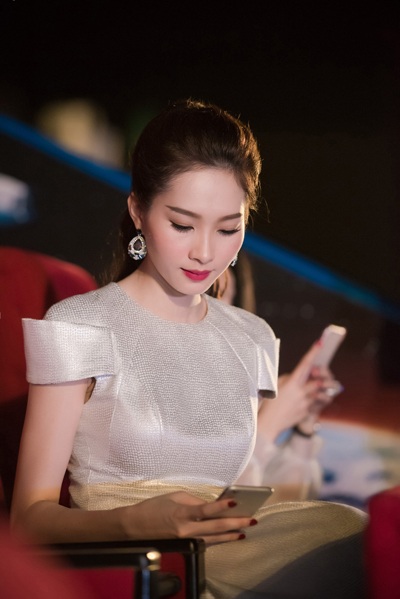 Dù không tham gia hoạt động showbiz nhưng mỗi lần xuất hiện, Đặng Thu Thảo đều thu hút sự chú ý của giới truyền thông.