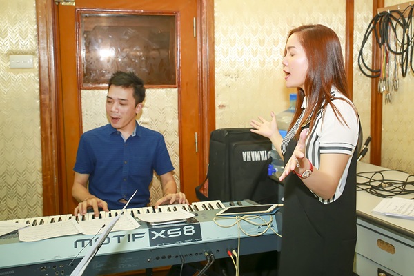 Ngọc Anh nỗ lực tập luyện cho liveshow lớn đầu tiên - 4 Ngọc Anh nỗ lực tập luyện cho liveshow lớn đầu tiên - 4