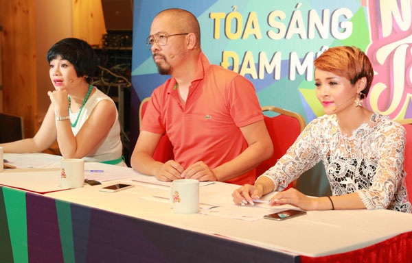 NTK Đức Hùng, ca sĩ Ngọc Khuê hài hước thư giãn - 10 Ngoài giây phút thư giãn, các giám khảo làm việc hết mình, công tâm trước mà trình diễn của các em nhỏ.