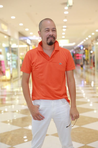 NTK Đức Hùng, ca sĩ Ngọc Khuê hài hước thư giãn - 1 NTK Đức Hùng diện trang phục trẻ trung khi làm giám khảo vòng casting Nhí Tài năng 2016 ngày 19/6 tại Hà Nội.