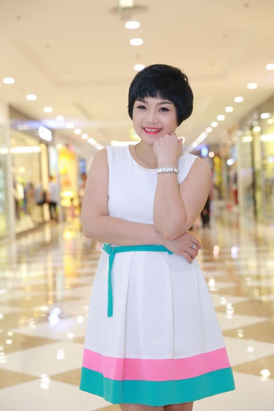 NTK Đức Hùng, ca sĩ Ngọc Khuê hài hước thư giãn - 8 Ngọc Khuê cũng ăn mặc trẻ trung khi làm giám khảo.