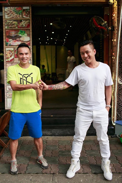 Tuấn Hưng: “Tôi sẽ không ngồi ghế nóng một chương trình nào nữa” - 3 Tuấn Hưng và Tú Dưa, người bạn thân luôn đồng hành cùng anh trong những dự án âm nhạc. Anh chia sẻ, liveshow Đam mê mở đầu chuỗi chương trình âm nhạc Music n More sắp tới của anh là ý tưởng của Tú Dưa.