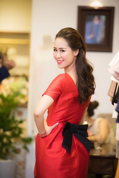 Dương Thùy Linh khoe dáng bên Á hậu Huyền My - 9 Không chỉ đắt show sự kiện, làm MC, người đẹp còn hoạt động trong lĩnh vực kinh doanh.