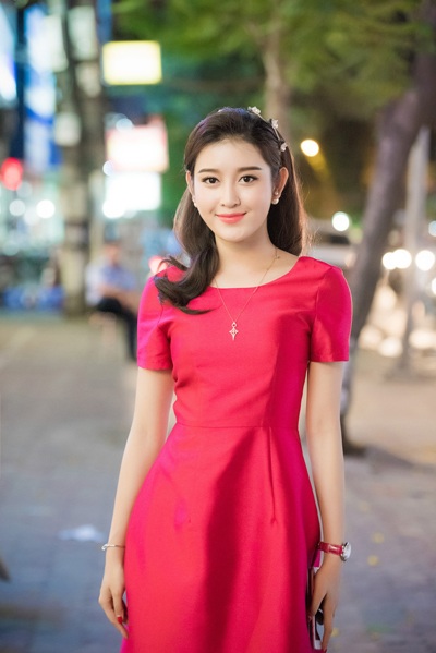 Dương Thùy Linh khoe dáng bên Á hậu Huyền My - 2 Vẻ đẹp trẻ trung, tươi tắn của Á hậu Huyền My khiến nhiều người trầm trồ.