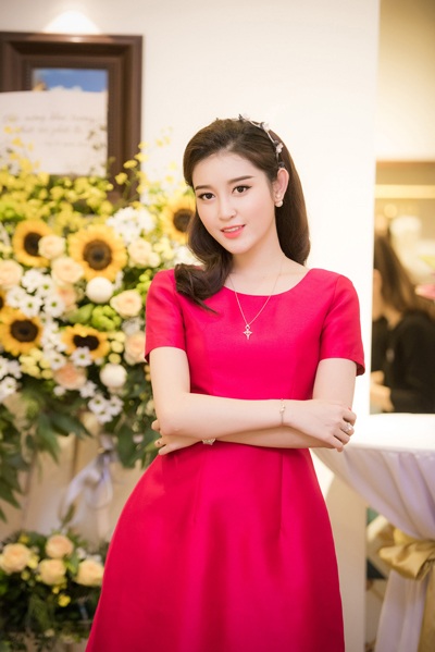Dương Thùy Linh khoe dáng bên Á hậu Huyền My - 3 Huyền My tâm sự, 2 tháng du học chuyên ngành thiết kế thời trang cô rất nhớ nhà và bạn bè.