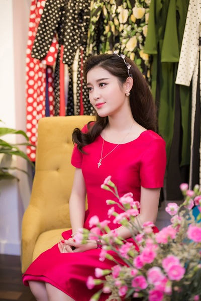 Dương Thùy Linh khoe dáng bên Á hậu Huyền My - 4 Dương Thùy Linh khoe dáng bên Á hậu Huyền My - 4