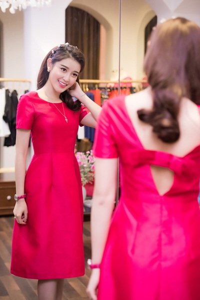 Dương Thùy Linh khoe dáng bên Á hậu Huyền My - 5 Dù bay chuyến bay dài nhưng Huyền My vẫn rất háo hức đến ủng hộ hai người chị, NTK Tú Ngô và Nguyễn Minh Phúc.