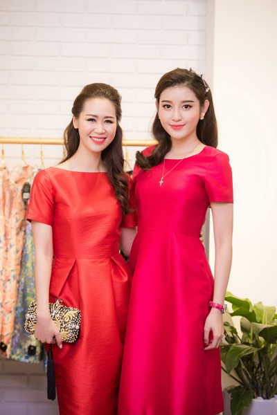 Dương Thùy Linh khoe dáng bên Á hậu Huyền My - 6 Tại sự kiện, Á hậu Huyền My tái ngộ Người đẹp thân thiện của cuộc thi Hoa hậu Hoàn vũ Việt Nam Dương Thùy Linh. Hai chị em trò chuyện, chia sẻ nhiều điều.