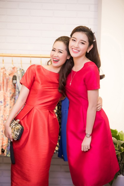 Dương Thùy Linh khoe dáng bên Á hậu Huyền My - 7 Vẻ rạng ngời, rạng rỡ của hai người đẹp thu hút sự chú ý của nhiều người.