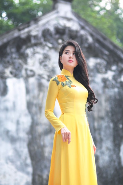 Á khôi thiết kế hơn 100 bộ váy cho Hoa hậu Việt Nam - 3 Á khôi thiết kế hơn 100 bộ váy cho Hoa hậu Việt Nam - 3