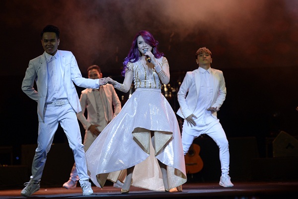 Mỹ Tâm “đá đưa” với Bằng Kiều, tán tỉnh Quang Dũng - 12