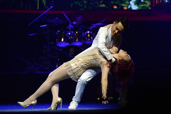 Mỹ Tâm biến hóa cả hình ảnh lẫn giọng hát với LK Tình yêu chưa nói- Nhé anh, Đôi cánh tình yêu, Chuyện như chưa bắt đầu, Ô cửa sổ...