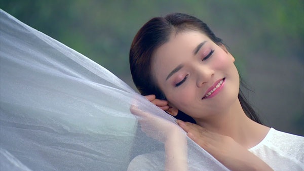 Phạm Phương Thảo ra MV xúc động về 10 cô gái ngã ba Đồng Lộc - 3 Phạm Phương Thảo cho rằng, cô được các chị phù hộ trong suốt quá trình quay MV.