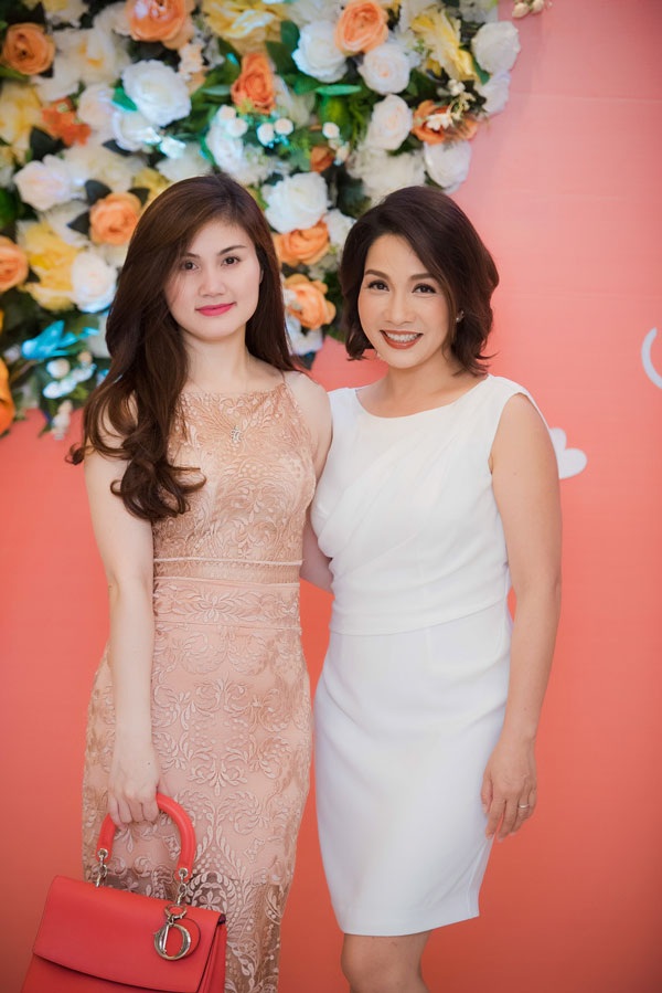 .... ca sĩ Phương Hà