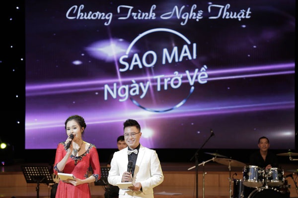 Vợ chồng Tân Nhàn- Tuấn Anh thăng hoa trong đêm “Sao mai ngày trở về” - 8 MC Lê Trinh và Lê Anh phối hợp với nhau rất ăn ý.