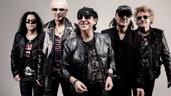 Scorpions hứa "thổi bay sân khấu" khi sang biểu diễn tại Việt Nam - 2 Scorpions hứa thổi bay sân khấu khi sang biểu diễn tại Việt Nam.