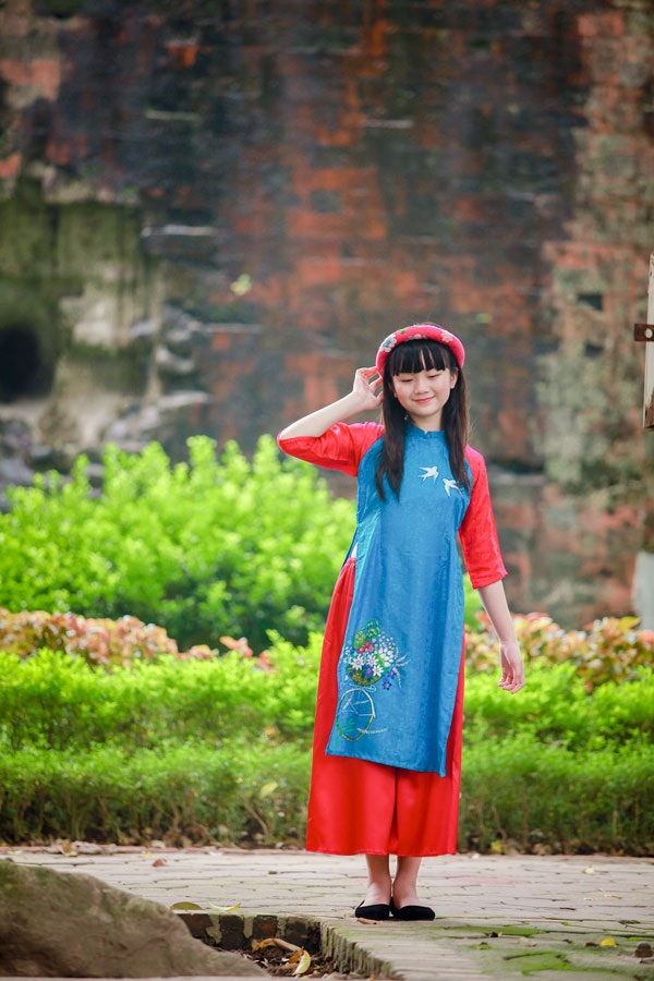 Bé Kim Anh The Voice Kids diện áo dài vui Trung thu - 4 Bé Kim Anh The Voice Kids diện áo dài vui Trung thu - 4