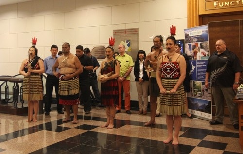 Màn chào hỏi khá ấn tượng của những người làm du lịch New Zealand tại Hà Nội