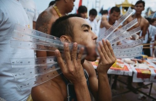 Tháng 10, sang Phuket xem người Thái "hành xác" rùng rợn - 8 Tháng 10, sang Phuket xem người Thái "hành xác" rùng rợn - 8