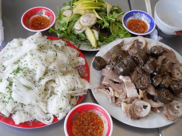 Ngất ngây vơi món bánh hỏi, lòng heo đất Phú Yên - 1 Ngất ngây vơi món bánh hỏi, lòng heo đất Phú Yên - 1
