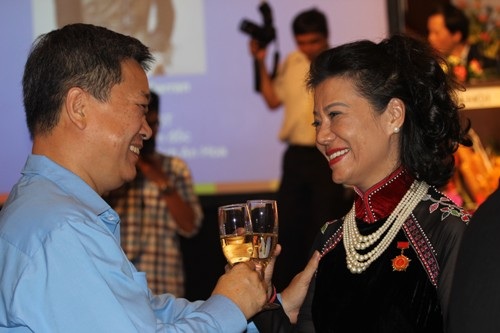 Có rất nhiều quan khách đến dự và chúc mừng vị đại sứ du lịch