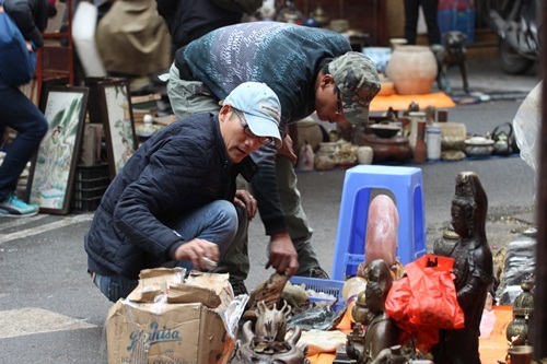 Săn “hàng độc” trong phiên chợ đồ cổ duy nhất trong năm - 2