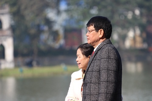 Du xuân trong cái nắng đẹp, ai cũng muốn ghi cho mình những khoảnh khắc đáng nhớ đầu năm.