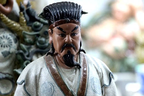 Gia Cát Lượng được biết đến chủ yếu qua tác phẩm Tam Quốc Diễn Nghĩa. Trong tác phẩm, ông được nhà văn La Quán Trung ca ngợi là một quân sư có khả năng liệu việc như thần, một nhà ngoại giao cự phách và cũng là một nhà phát minh tài năng. Đóng góp lớn nhất của Gia Cát Lượng chính là việc giúp hình thành thế chân vạc tam quốc, liên minh Thục-Ngô chống Tào. Ông được công nhận là chiến lược gia vĩ đại nhất và xuất sắc nhất của thời đại của ông, và được so sánh với một chiến lược gia tài ba khác của Trung Quốc là Tôn Tử.