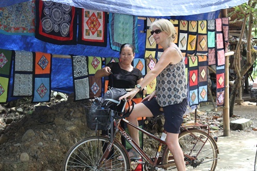 
Trong bối cảnh nền kinh tế mở rộng, ngày càng có nhiều người nước ngoài tìm đến Việt Nam để khám phá cuộc sống thú vị.
