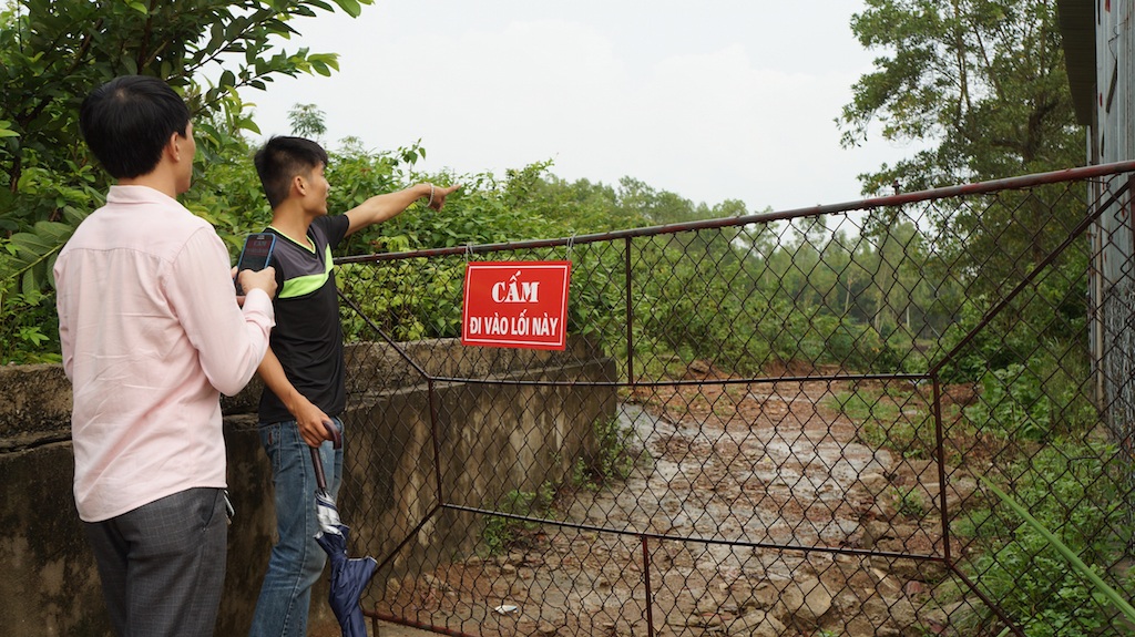 Vụ hổ cắn đứt tay du khách: Có thể xử lý hình sự? - 4
Khu vực cấm du khách tham quan. Nơi này chỉ có nhân viên cho hổ ăn mới được phép vào.