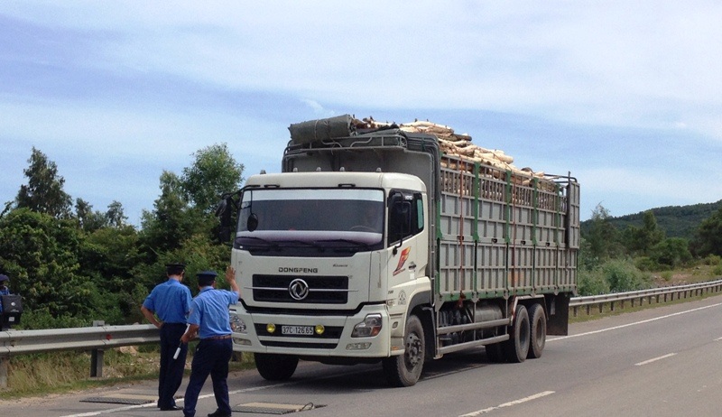 Thành lập đoàn kiểm tra liên ngành xử lý “điểm nóng” xe quá tải - 6