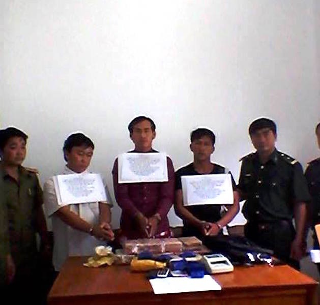 Bắt 3 đối tượng thu giữ 18 bánh heroin, 12.000 viên ma tuý tổng hợp - 2 3 đối tượng bị bắt.