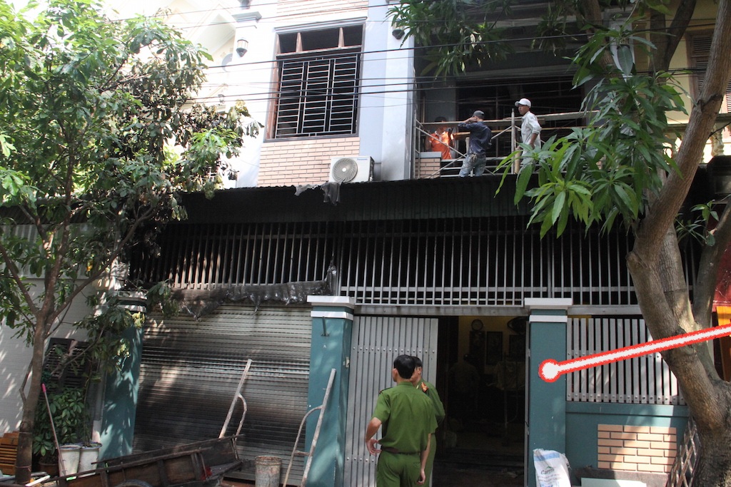 Căn nhà xảy ra cháy.