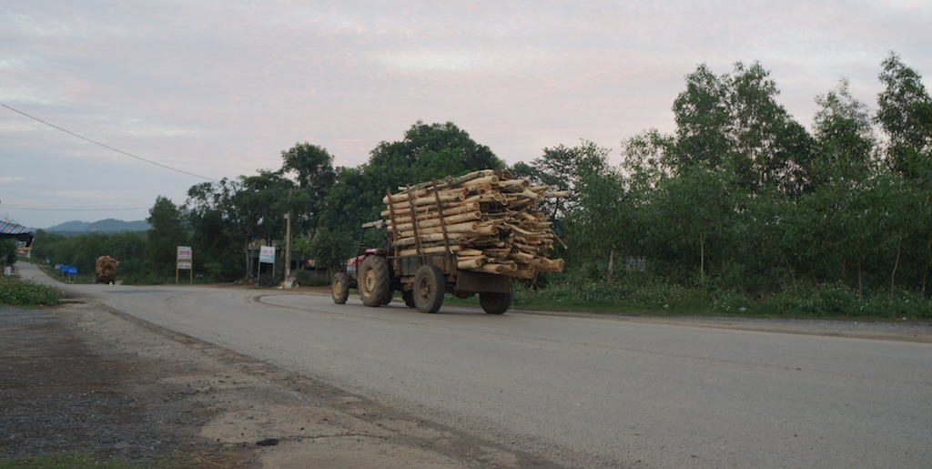 Xe quá tải "biến tướng" tung hoành trên đường Hồ Chí Minh - 5