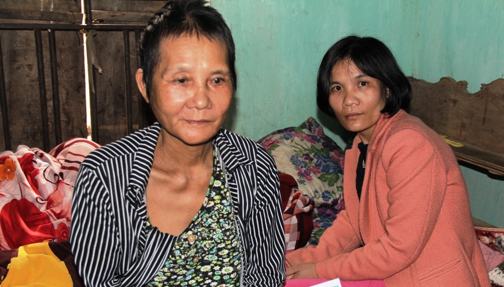 Thăm lại gia đình “Đồng đội ơi, cứu với": Ngày ấy - Bây giờ - 3 Bà Tuyết và chị Hoa năm 2013.