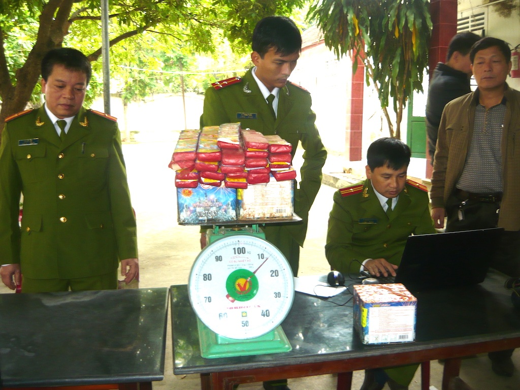 
Một đêm CA huyện Quỳ Hợp đã bắt 3 vụ buôn bán pháo trên địa bàn.
