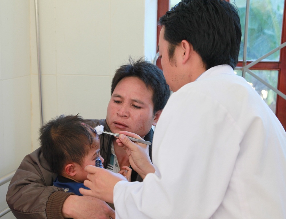 Khám, phát thuốc miễn phí cho hơn 1000 dân nghèo dịp Tết - 10 Khám, phát thuốc miễn phí cho hơn 1000 dân nghèo dịp Tết - 10